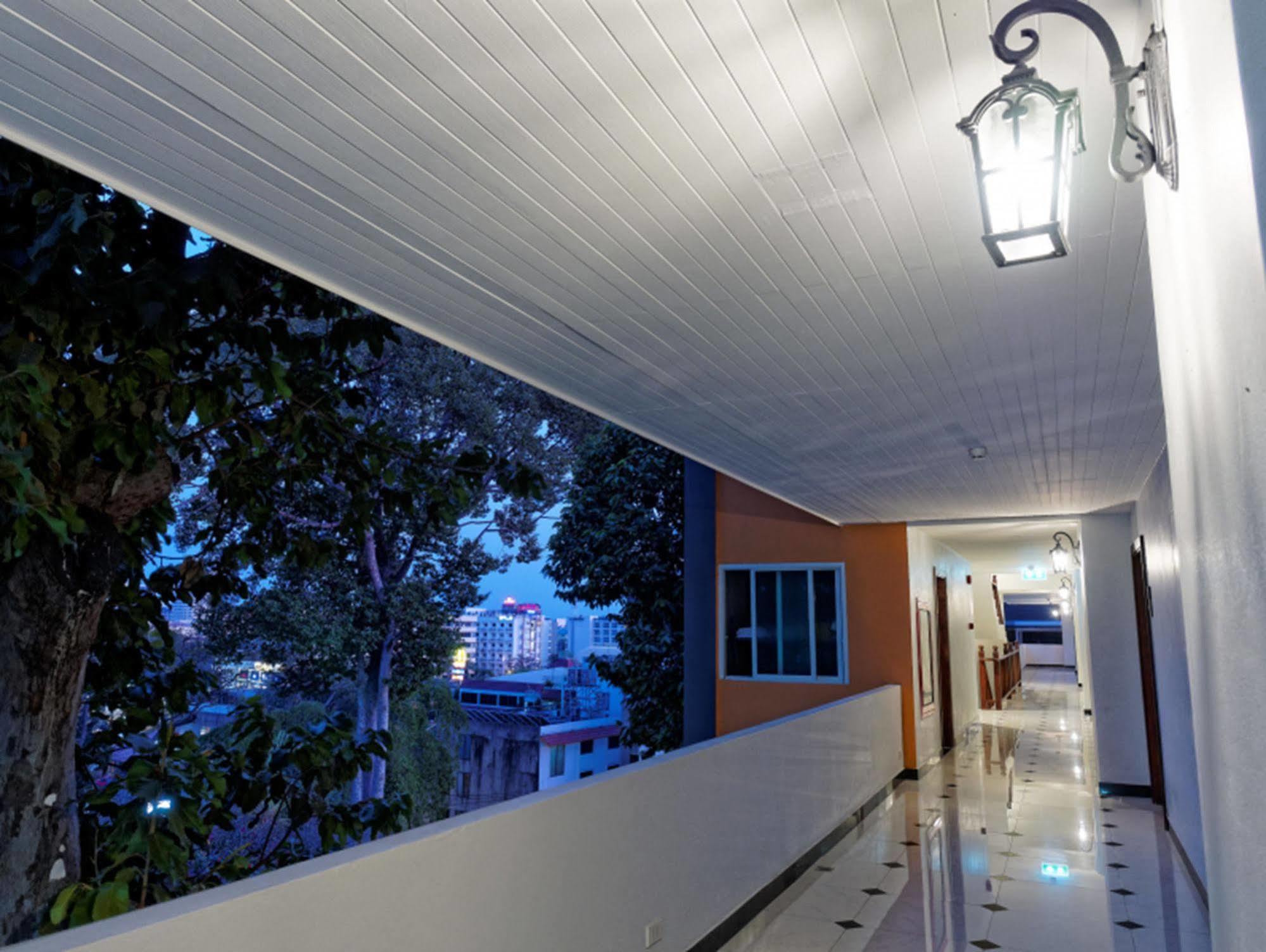 Pattaya Blue Sky Exterior foto
