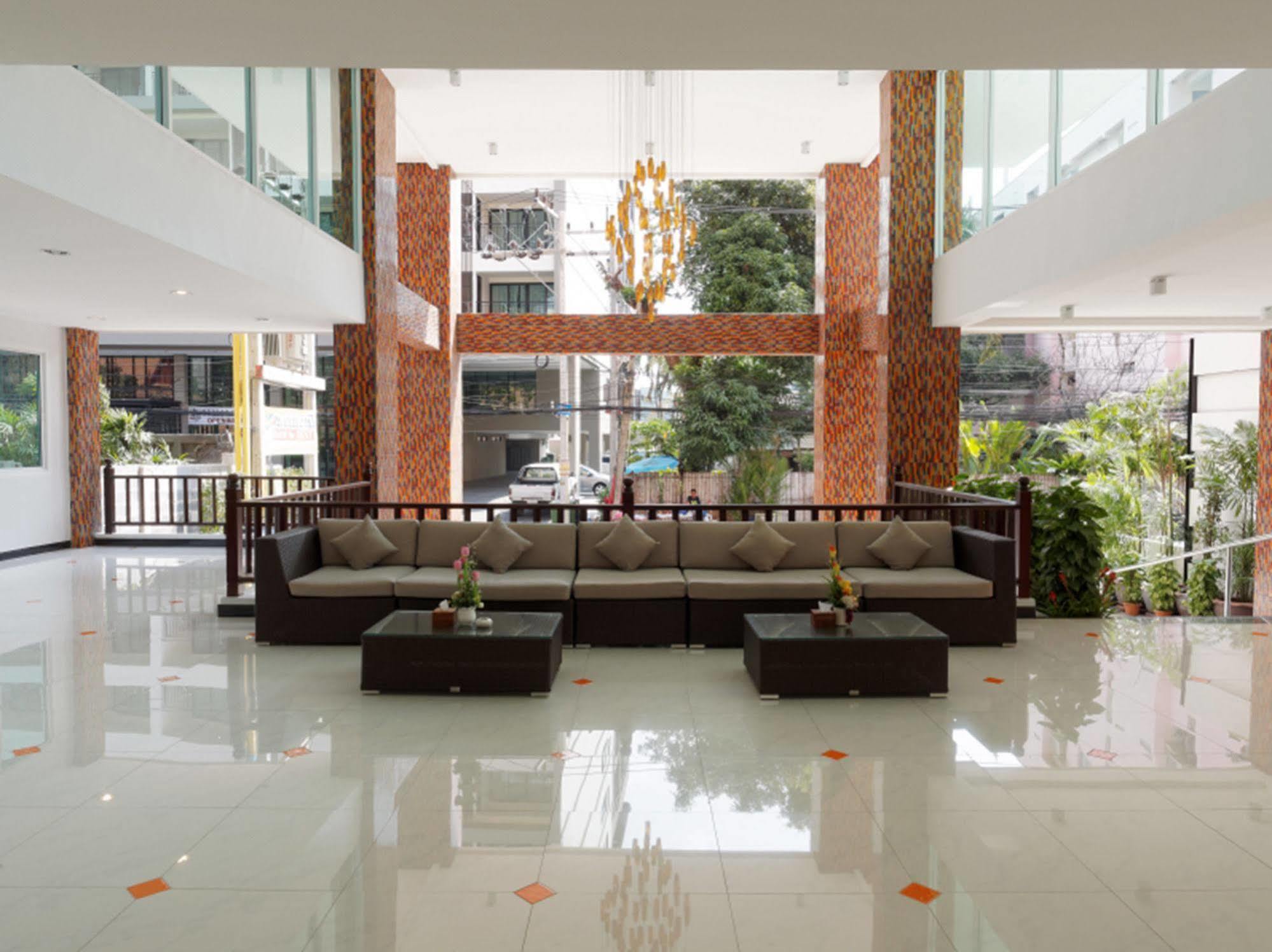 Pattaya Blue Sky Exterior foto